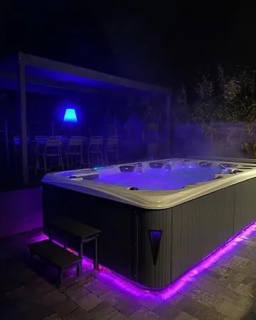 Chill&out Et Wellness Apartment Aye